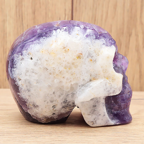 Chevron-Amethyst XXL-Skull „Shadow & Light“ – Museale Schnitzkunst (750g / AA+)