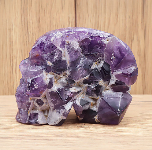 Chevron-Amethyst XXL-Skull „Shadow & Light“ – Museale Schnitzkunst (750g / AA+)
