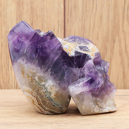 Chevron-Amethyst XXL-Solitär „Purple Majesty“ – Exzellente Skulpturen-Form (880g)
