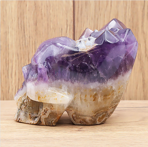 Chevron-Amethyst XXL-Solitär „Purple Majesty“ – Exzellente Skulpturen-Form (880g)