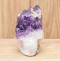 Chevron-Amethyst XXL-Solitär „Royal Zenith“ – Exzellente Skulpturen-Form (860g)