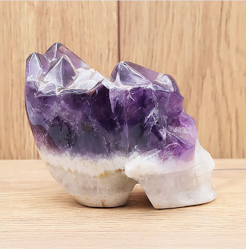 Chevron-Amethyst XXL-Solitär „Royal Zenith“ – Exzellente Skulpturen-Form (860g)