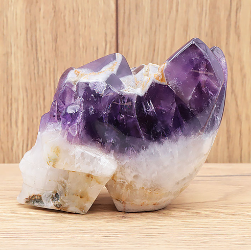 Chevron-Amethyst XXL-Solitär „Royal Zenith“ – Exzellente Skulpturen-Form (860g)