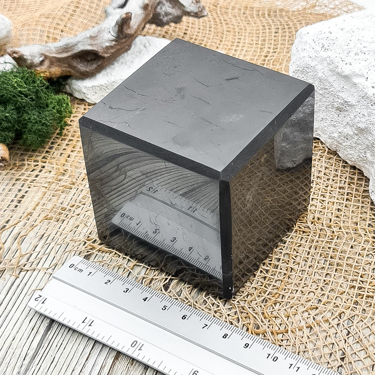 Exklusiver Schungit-Würfel (7 cm / 800 g) – Monumentale Stabilität & Archaischer Kraftpol