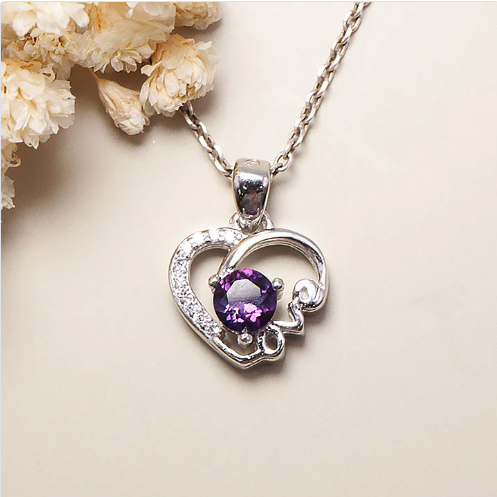 Florales Juwel der Sinne – Facettierter Amethyst-Anhänger in edel versiegeltem 925er Sterlingsilber