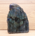 Labradorit Monolith „Cosmic Ocean“ – Schauseite poliert (1,96 kg / AA)