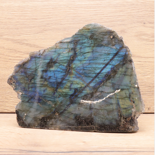 Labradorit Monolith „Deep Ocean Horizon“ – Schauseite poliert (2,13 kg / AA)