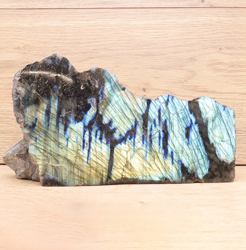 Labradorit Panorama-Monolith „Mystic Forest Horizon“ – Schauseite poliert (2,16 kg / AA)