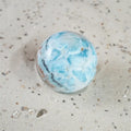 Larimar-Kugel  (5,5 cm / 243 g) – Karibischer Atlantis-Stein in Prachtgröße