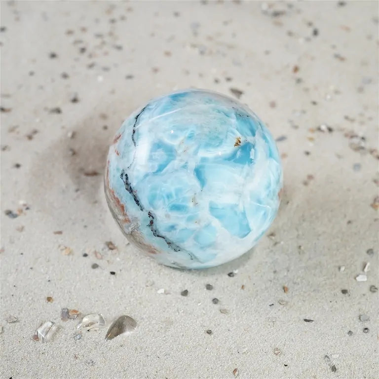 Larimar-Kugel  (5,5 cm / 243 g) – Karibischer Atlantis-Stein in Prachtgröße