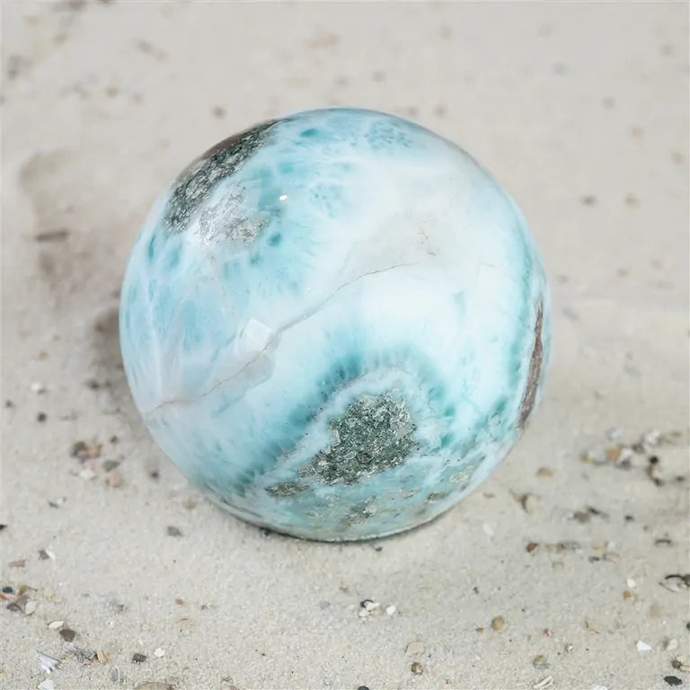 Larimar-Kugel (6,7 cm / 452 g) – Monumentales Meisterstück karibischer Urkraft