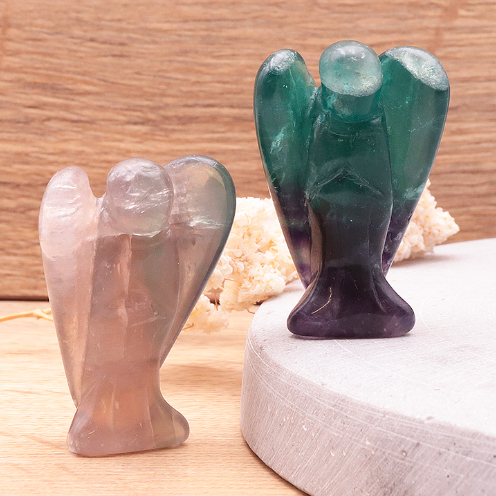 Mehrfarbiges Fluorit Schutzengel-Duo „Spectrum of Light“ – Handgeschnitzte Edelstein-Figuren (50 mm)