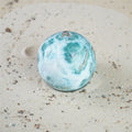 Monumentale Larimar-Kugel (5,8 cm / 317 g) – Exklusives-Meisterstück in Ozean-Ästhetik