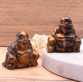 Tigerauge Buddha-Duo „Golden Abundance“ – Handgeschnitzte Glücksbringer (50 mm)